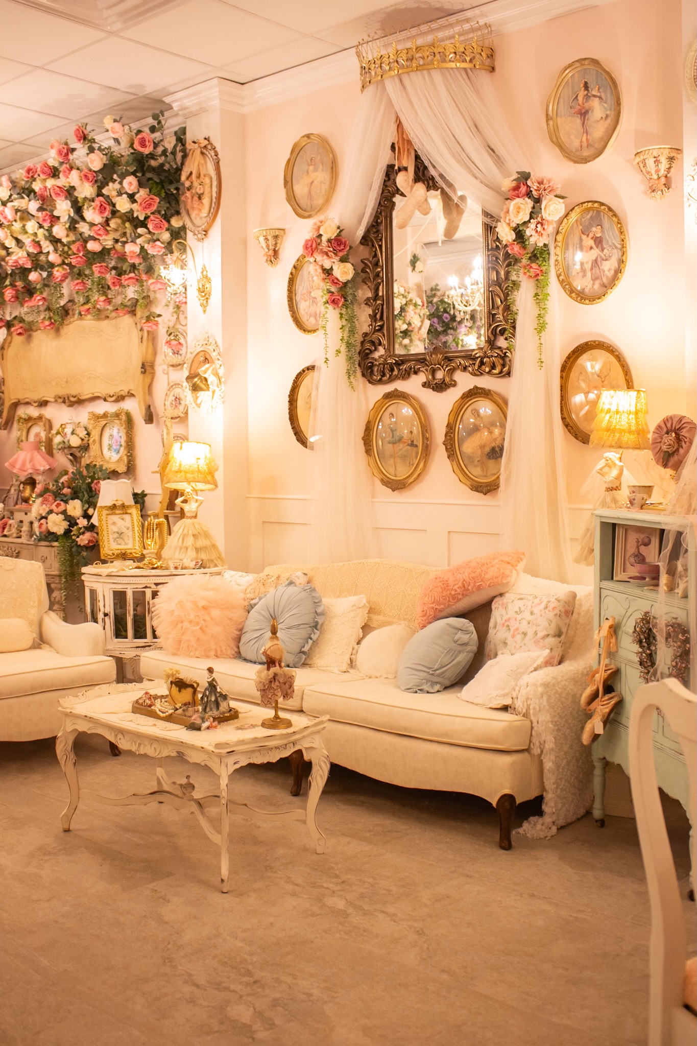 Ballet-inspired sitting room